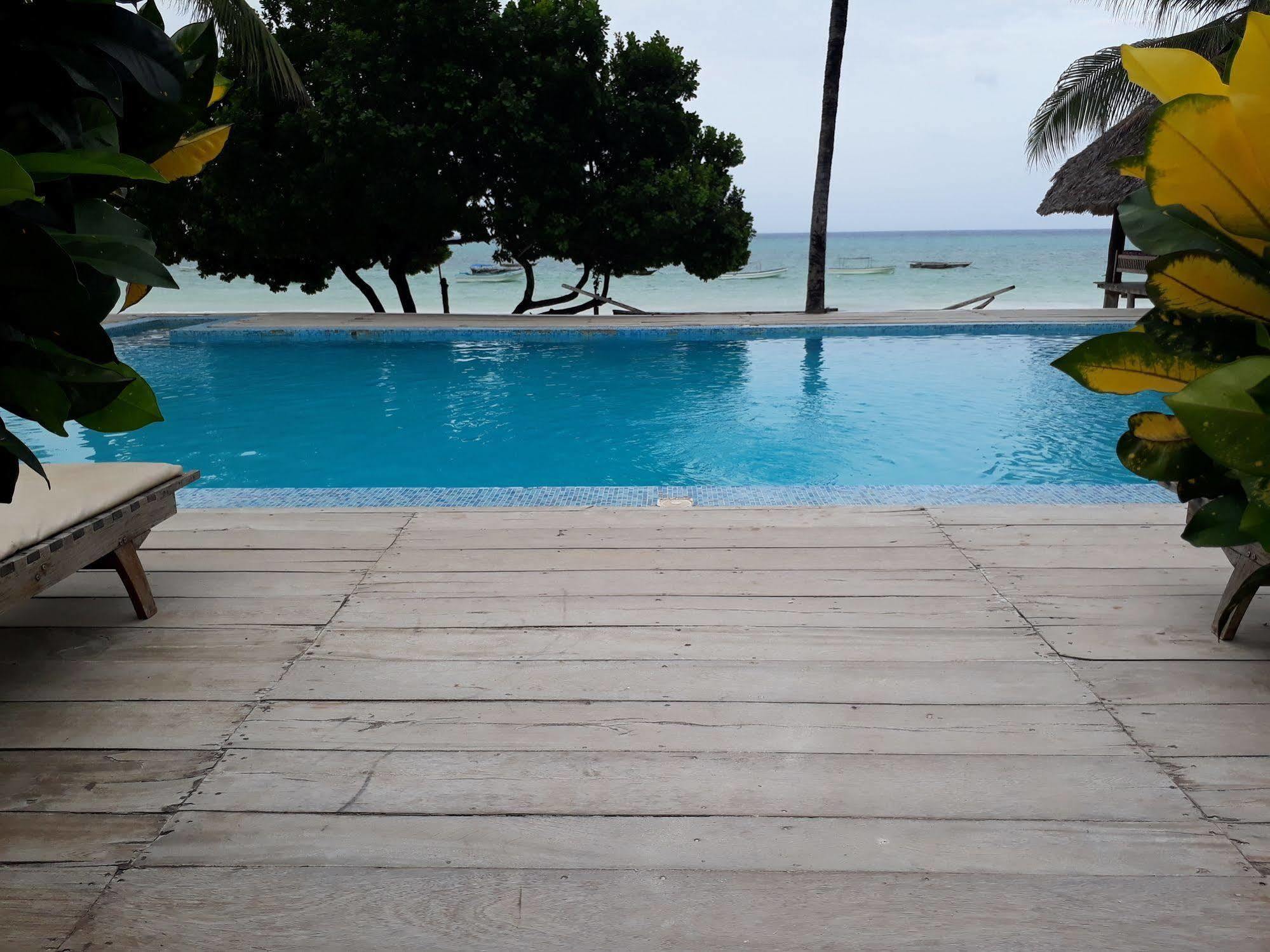 Albatross Ocean View Hotell Dongwe Exteriör bild